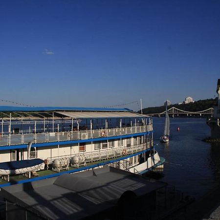 Bogdan Khmelnytskyi Hotel Kijev Kültér fotó