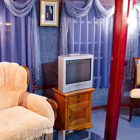 Bogdan Khmelnytskyi Hotel Kijev Kültér fotó