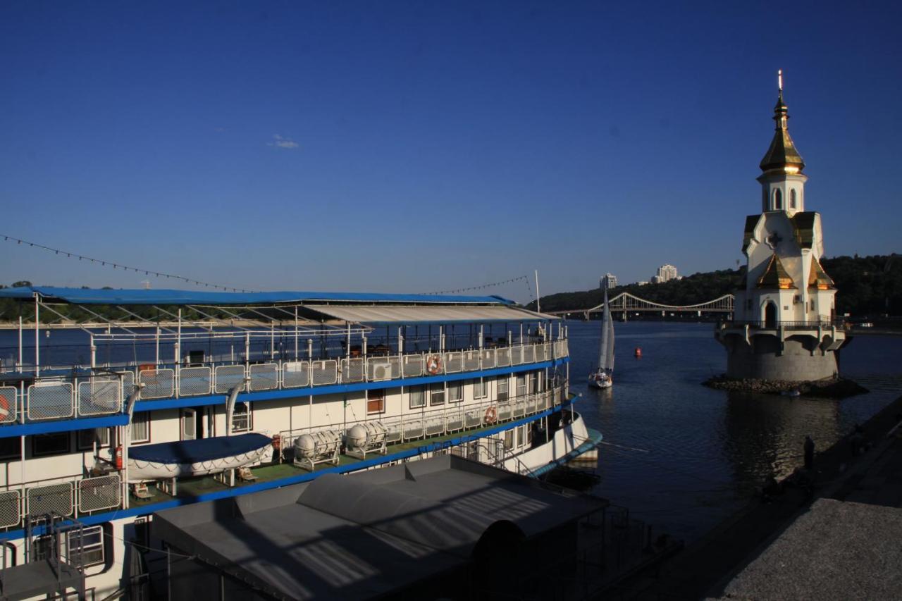 Bogdan Khmelnytskyi Hotel Kijev Kültér fotó