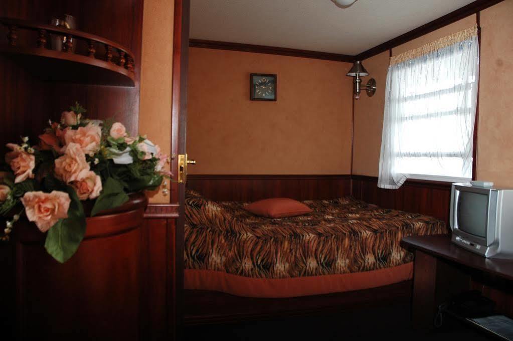 Bogdan Khmelnytskyi Hotel Kijev Kültér fotó