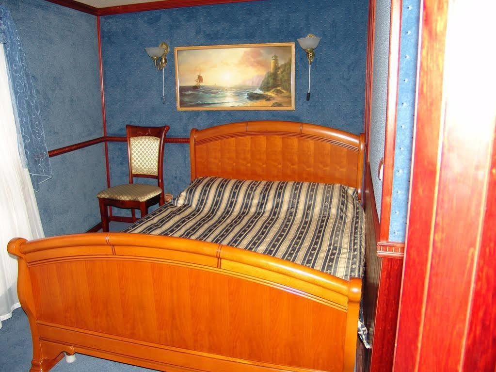 Bogdan Khmelnytskyi Hotel Kijev Kültér fotó