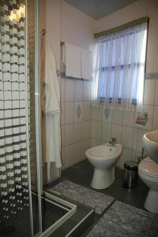 Bogdan Khmelnytskyi Hotel Kijev Kültér fotó