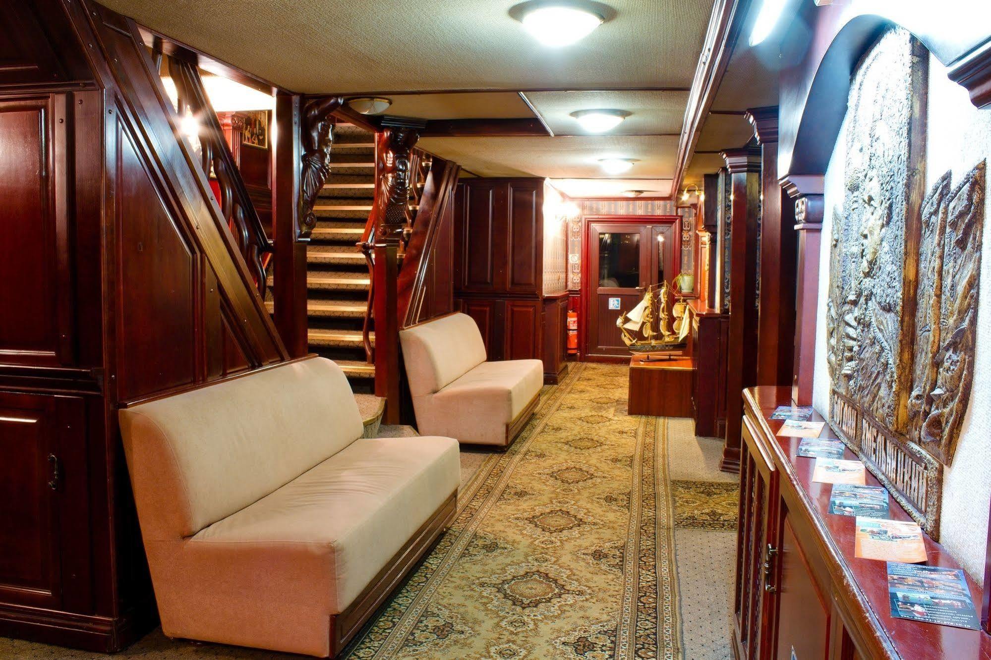 Bogdan Khmelnytskyi Hotel Kijev Kültér fotó