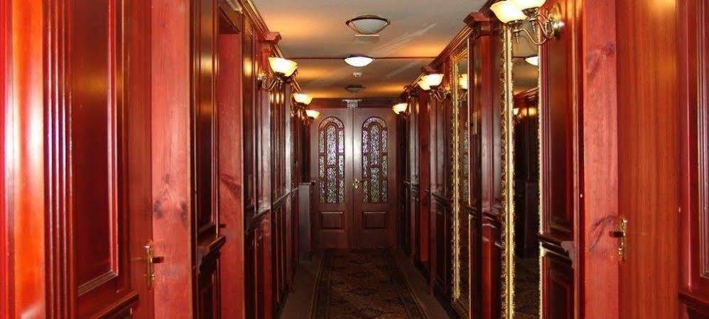 Bogdan Khmelnytskyi Hotel Kijev Kültér fotó