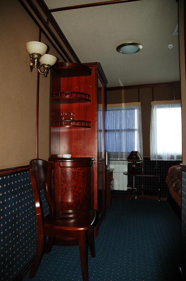 Bogdan Khmelnytskyi Hotel Kijev Kültér fotó