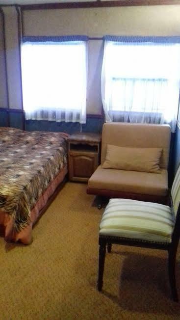 Bogdan Khmelnytskyi Hotel Kijev Kültér fotó